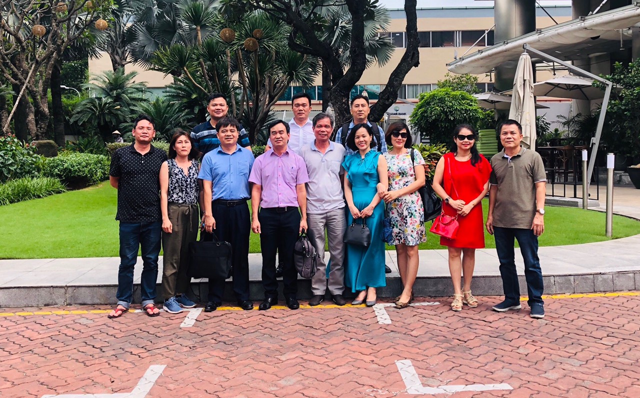 Đoàn công tác của Viện Nghiên cứu Chiến lược, Chính sách Công Thương làm việc với Chi nhánh tại Thành phố Hồ Chí Minh và chia tay tri ân Đ/c Phó Giám đốc Chi nhánh Lương Đức Cường về nghỉ theo chế độ