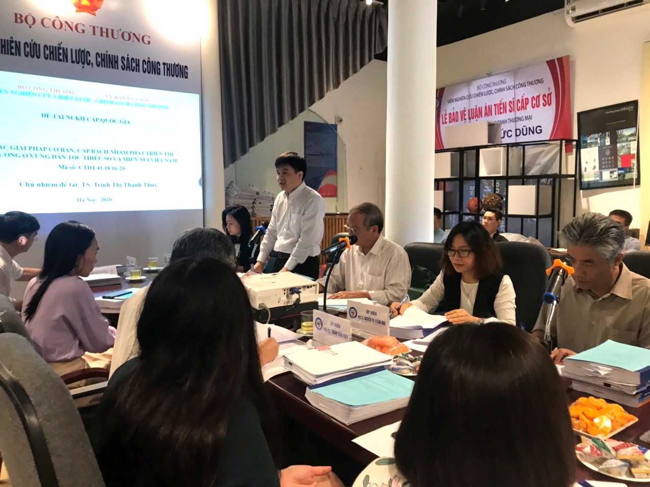 Nghiệm thu cấp cơ sở Đề tài nghiên cứu khoa học công nghệ cấp quốc gia “Các giải pháp cơ bản, cấp bách nhằm phát triển thị trường ở Vùng dân tộc thiểu số và miền núi Việt Nam”