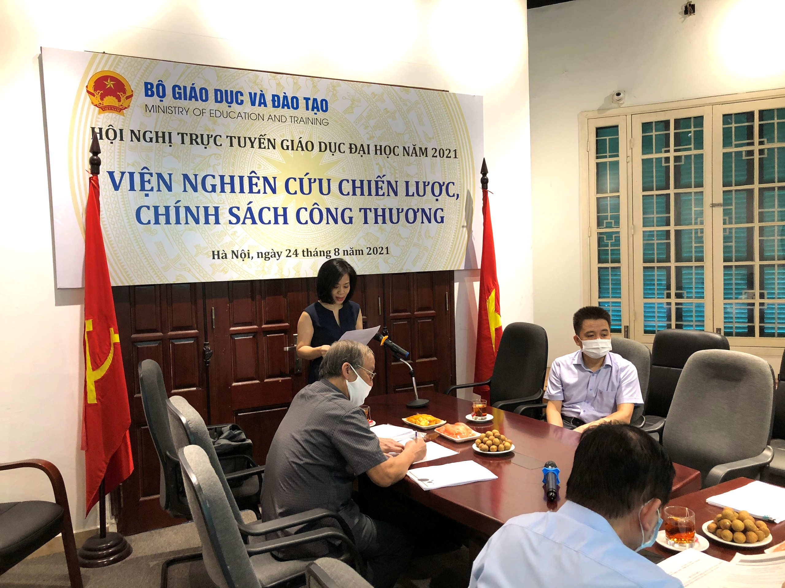 Sinh hoạt khoa học và đánh giá 03 chuyên đề tiến sỹ của NCS. Lê Thị Thu Hương