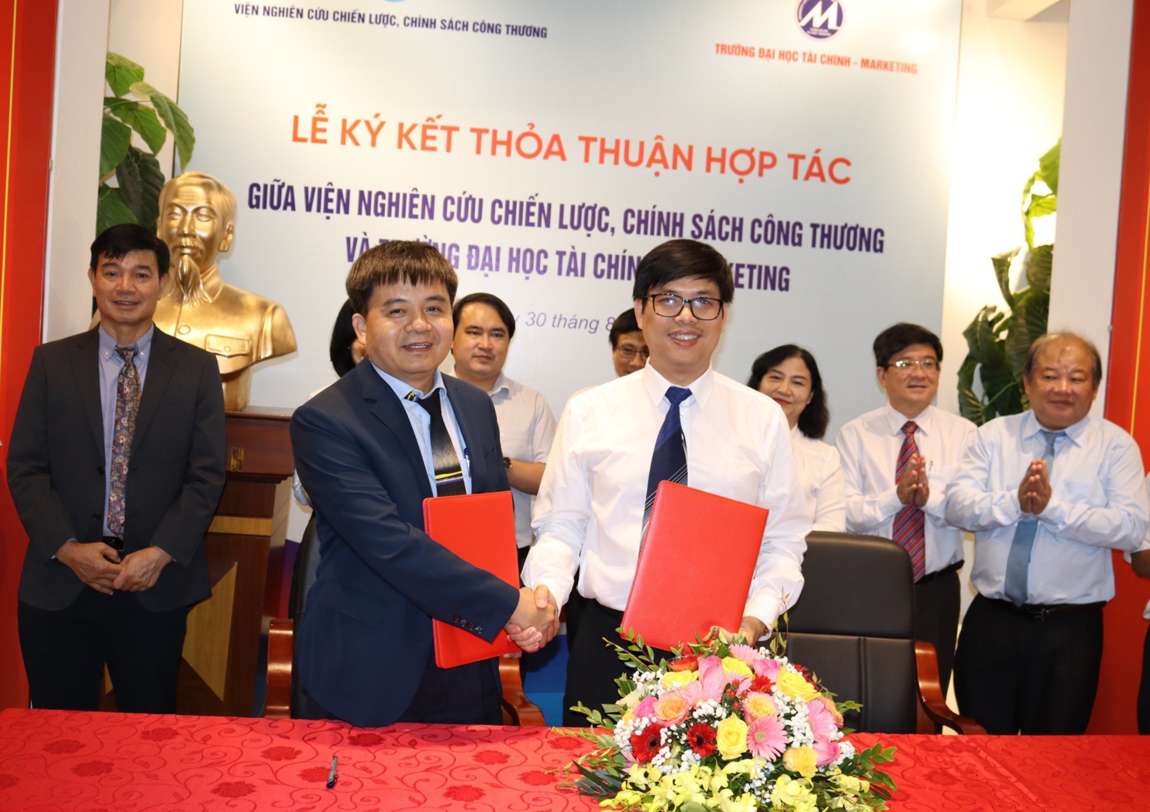 Lễ ký kết Thỏa thuận hợp tác giữa Viện Nghiên cứu Chiến lược, Chính sách Công Thương và Trường Đại học Tài chính - Marketing