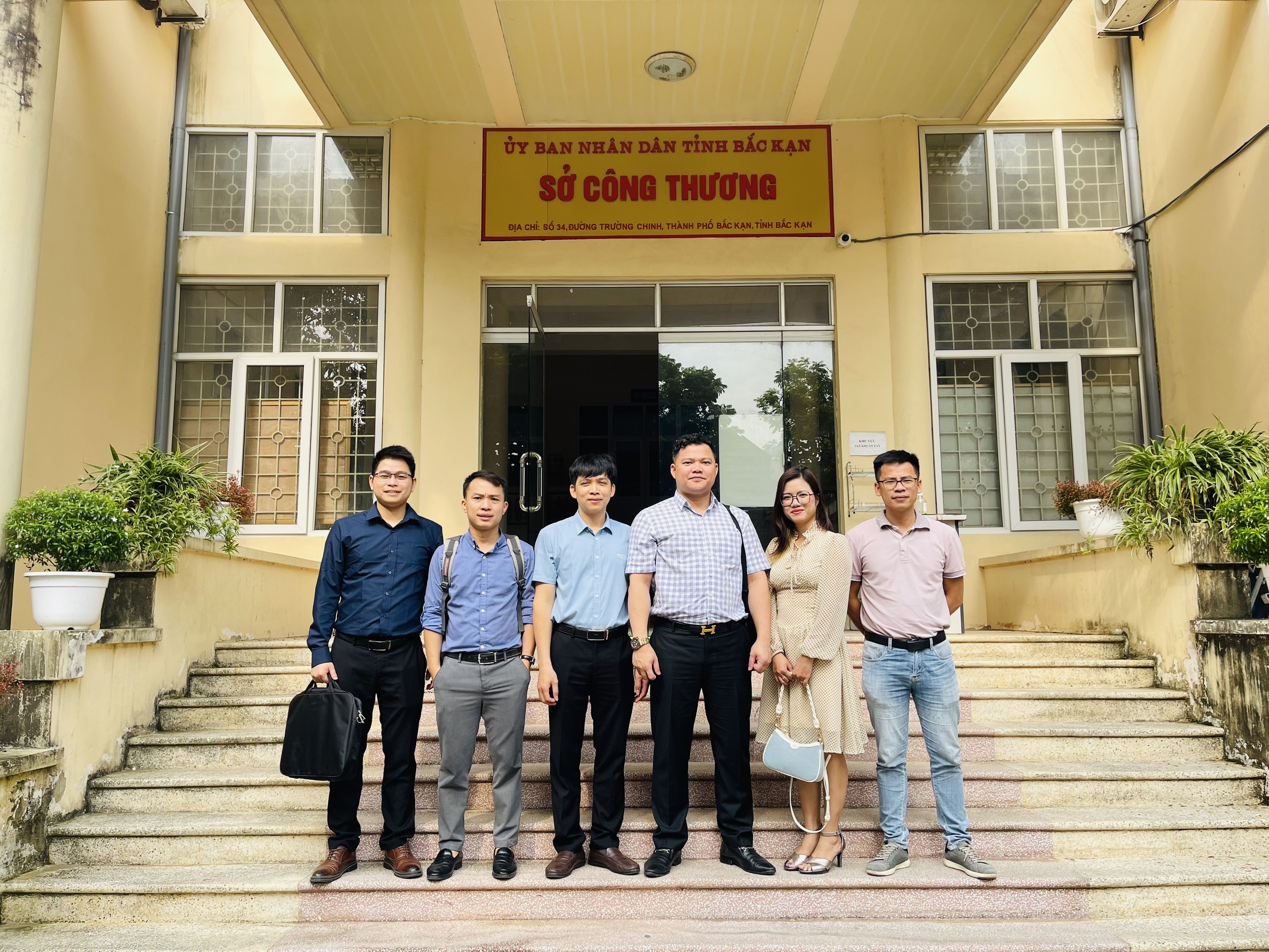 Đoàn công tác Viện Nghiên cứu Chiến lược, Chính sách Công Thương khảo sát và làm việc tại tỉnh Bắc Kạn về Chiến lược phát triển ngành công nghiệp ô tô Việt Nam