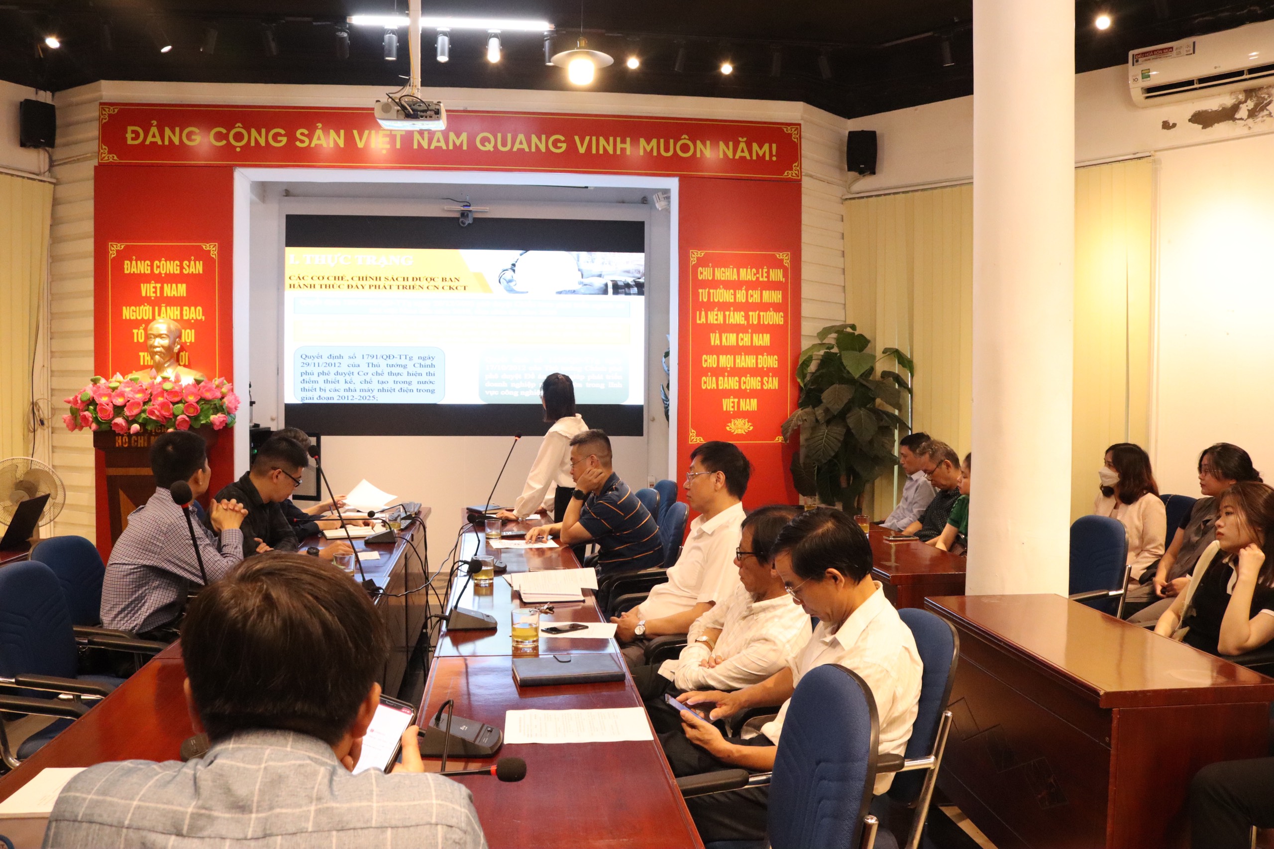 Hội thảo khoa học “Đẩy mạnh xuất khẩu các mặt hàng Công nghiệp cơ khí chế tạo, luyện kim”