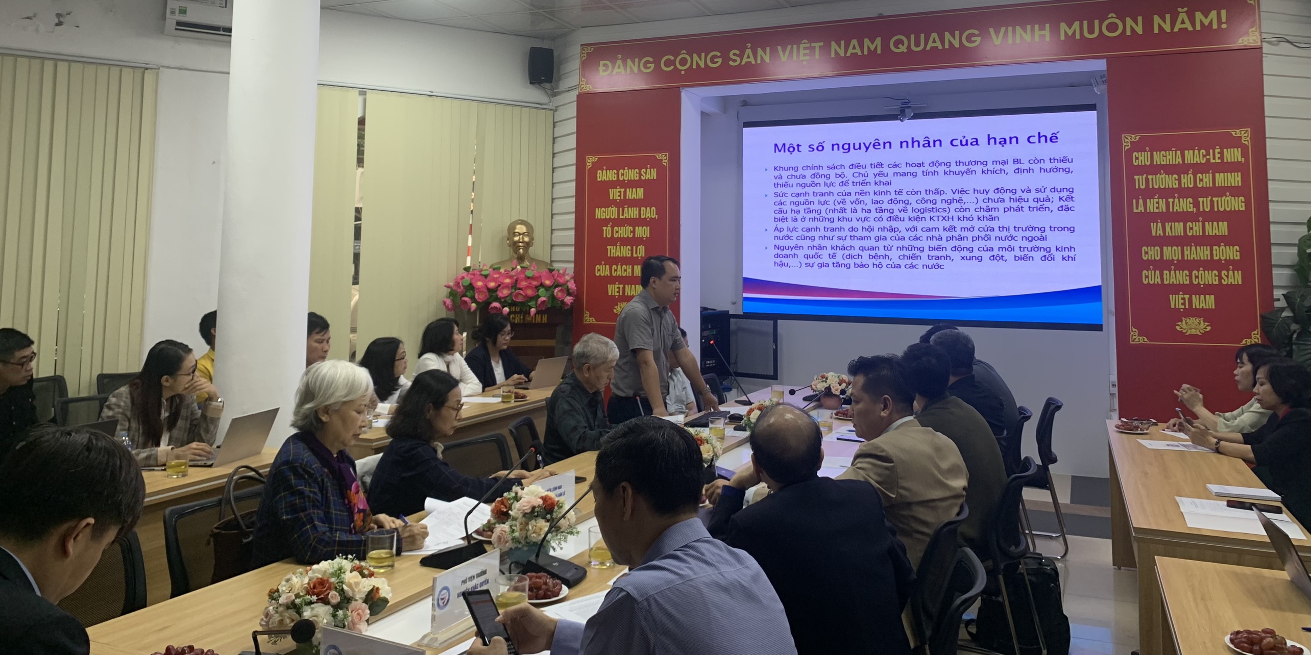 Tọa đàm “Nghiên cứu, xây dựng cơ chế, chính sách khuyến khích phát triển doanh nghiệp phân phối trong nước phù hợp với các cam kết quốc tế”