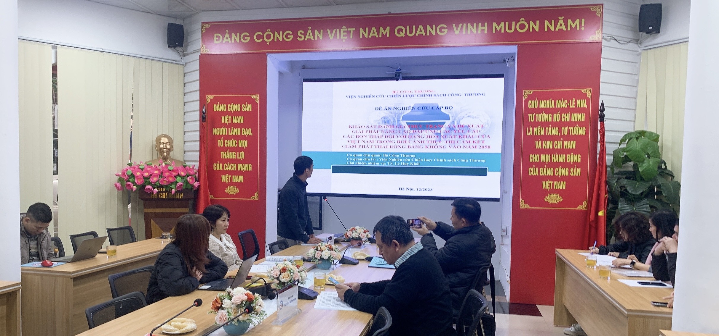 Hội thảo nhiệm vụ “Khảo sát đánh giá thực trạng và đề xuất giải pháp nâng cao đáp ứng các yêu cầu các bon thấp đối với hàng hóa xuất khẩu của Việt Nam trong bối cảnh thực thi cam kết giảm phát thải ròng bằng không vào năm 2050”