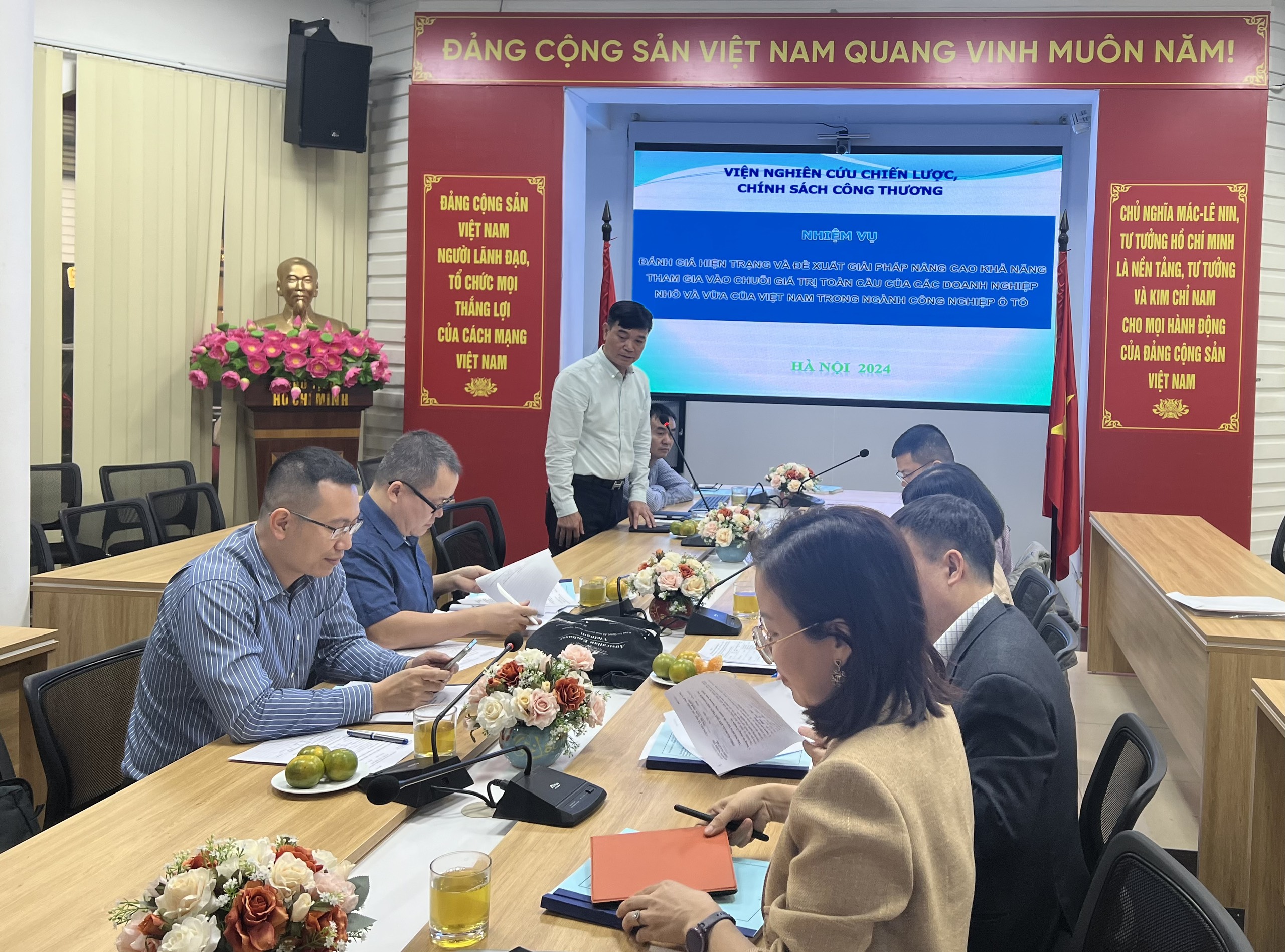 Nghiệm thu đề tài “Đánh giá hiện trạng và đề xuất giải pháp nâng cao khả năng tham gia vào chuỗi giá trị toàn cầu của các doanh nghiệp vừa và nhỏ của Việt Nam trong ngành công nghiệp ô tô”