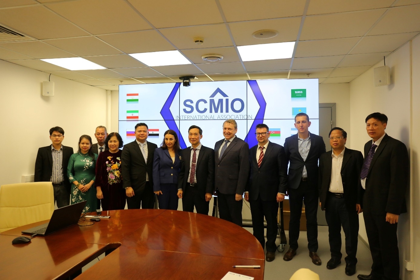 Đoàn công tác Viện Nghiên cứu chiến lược, chính sách Công Thương làm việc tại CH Liên bang Nga về hợp tác nghiên cứu ngành công nghiệp amiăng trắng