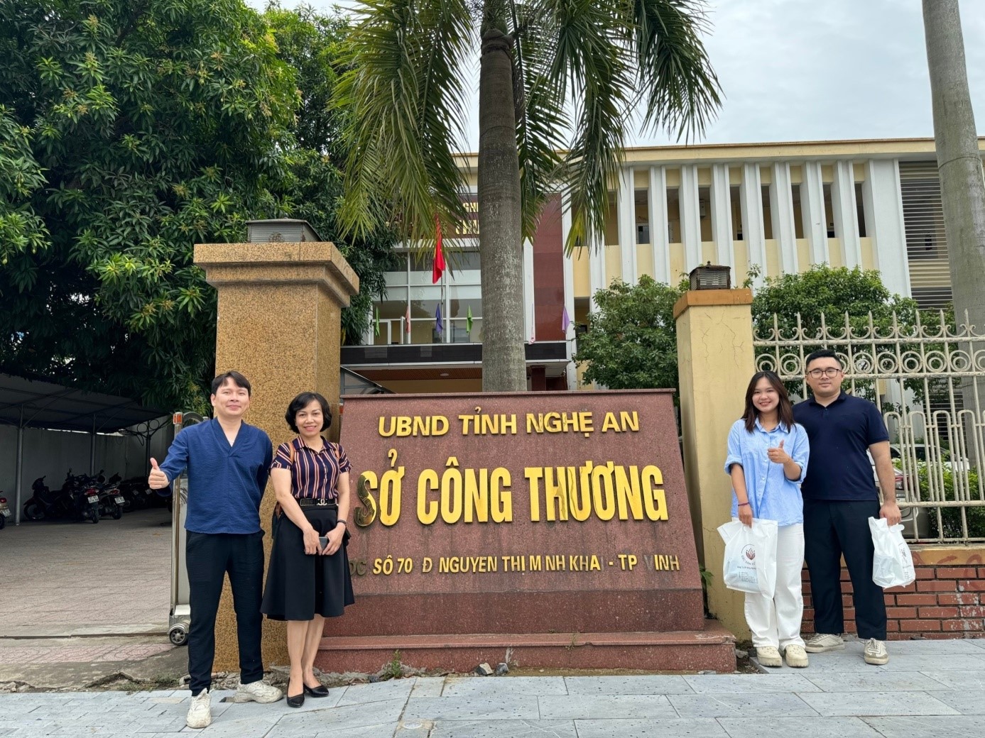 Đoàn công tác của Viện khảo sát và tổ chức hội thảo thực hiện nhiệm vụ:“Phát triển sản xuất, phân phối nội địa và xuất khẩu các sản phẩm Halal”