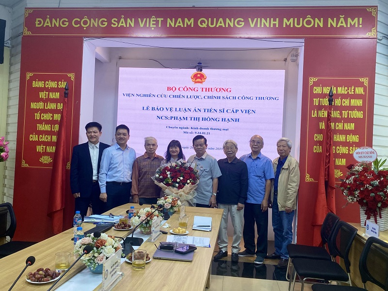 Lễ bảo vệ Luận án tiến sĩ cấp Viện của Nghiên cứu sinh Phạm Thị Hồng Hạnh