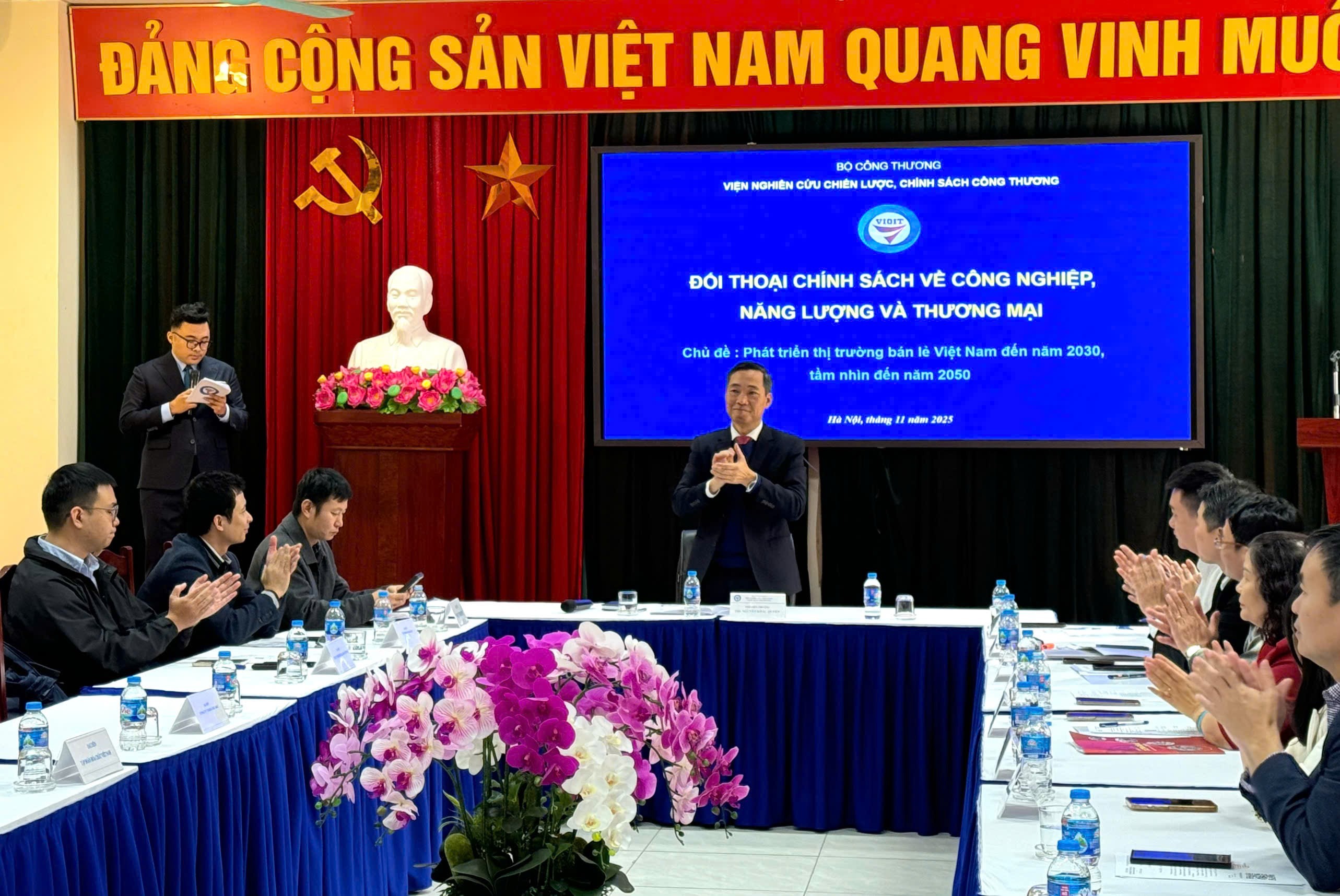 Tọa đàm “Đối thoại chính sách về công nghiệp, năng lượng và thương mại hàng tháng”